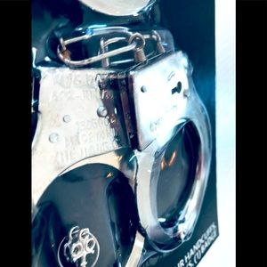 VTG Metal handcuffs keys & badge